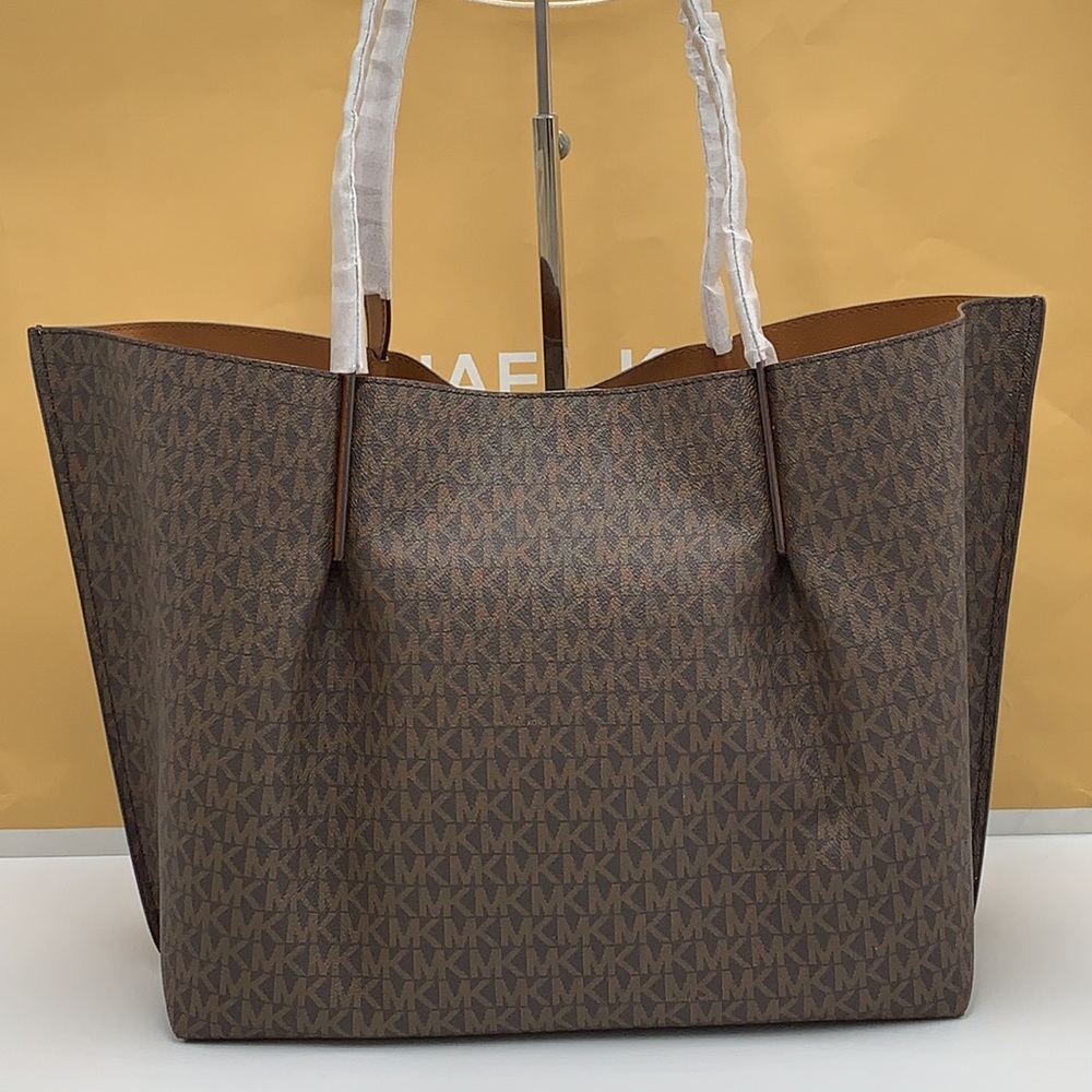 MICHAEL KORS
Emilia Large Logo Tote Bag BROWN SIGNATURE COLOR - Picture 14 of 15